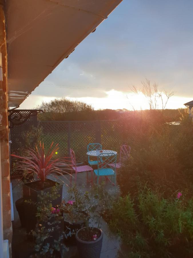 Goshens Farm B&B Wootton Bridge  Exteriör bild